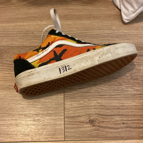 Vans - Picture 2 of 4